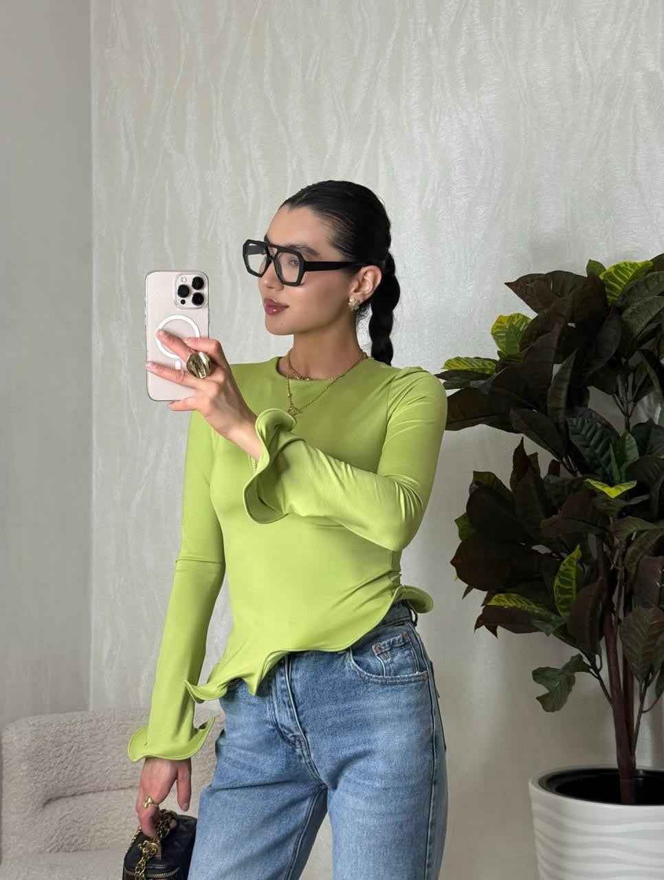 Crew-neck T-shirt With A Solid Color And An Asymmetrical Ruffled Hem - VEX CLUB HOUSE