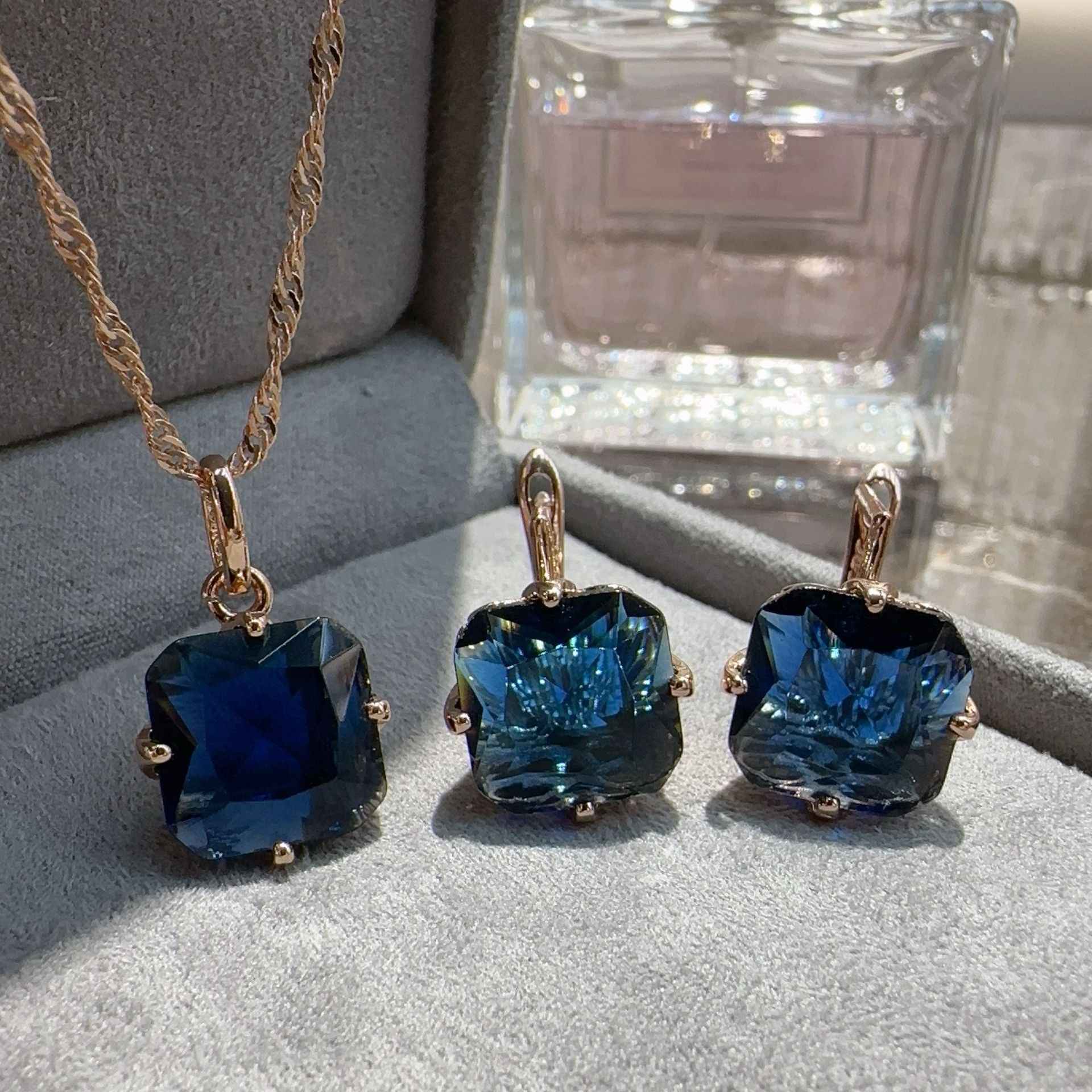 Ornament Sapphire Earrings And Necklace Set - VEX CLUB HOUSE
