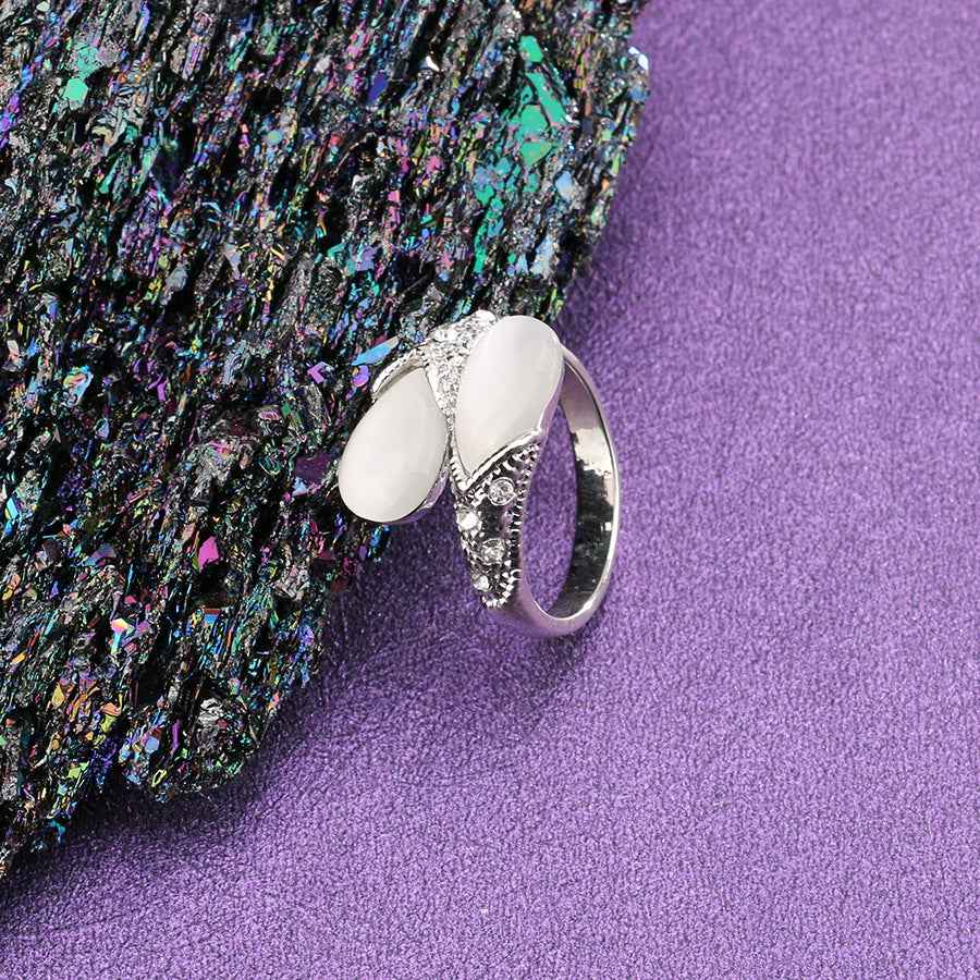 Drop-shaped white gemstone ring - VEX CLUB HOUSE