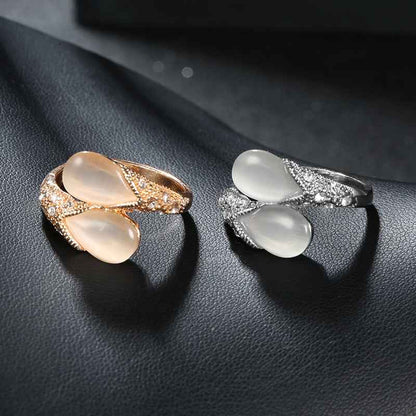Drop-shaped white gemstone ring - VEX CLUB HOUSE