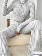 Collar Navel T-shirt and Trumpet pants